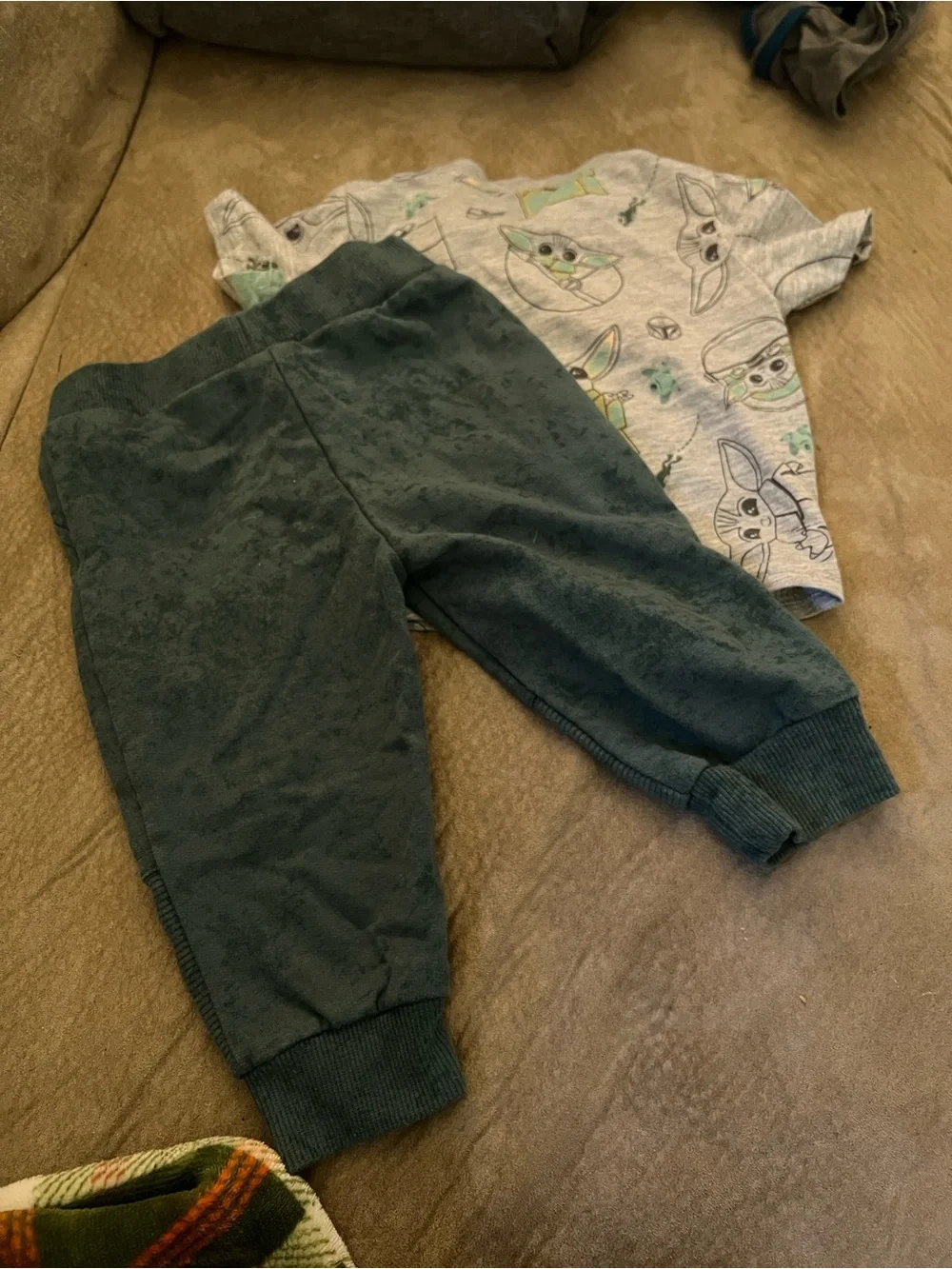 Baby Yoda Outfit